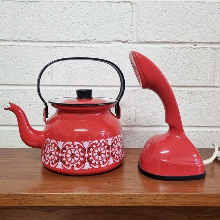 Enamel Teapot designed by Kaj Franck for Finel, Finland c.1960 // Ericfon Cobra Telephone, Ericsson, Sweden c.1960