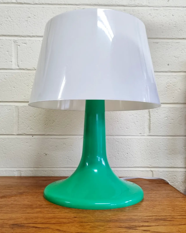 Mid Century Plastic Green & White Pedestal Table Lamp, by Softlite U.S.A. c.1960
